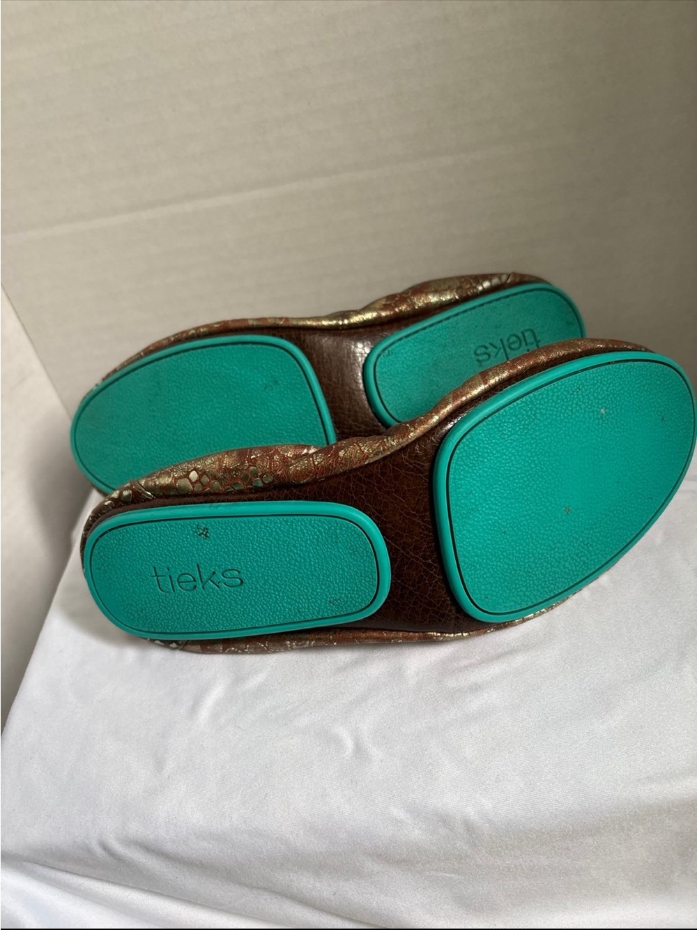 Tieks Metallic Bronze Ballet Flats with Teal Soles size 8 - Picture 8 of 9